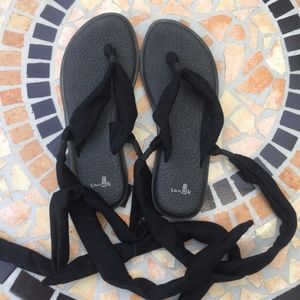 Sanuk lace up sandals